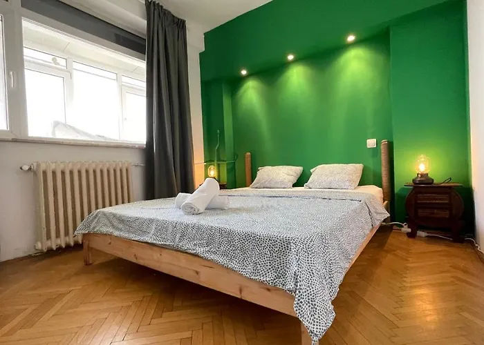 Terrace Balcony Downtown Delight Old Town Oasis Center Universitate Square Old Town Appartement Bucarest
