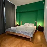 Apartment Terrace Balcony Downtown Delight Old Town Oasis Center Universitate Square Old Town
