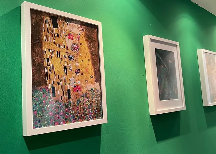 Terrace Balcony Downtown Delight Old Town Oasis Center Universitate Square Old Town شقة *