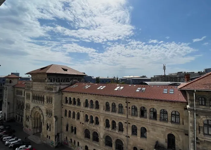 Terrace Balcony Downtown Delight Old Town Oasis Center Universitate Square Old Town شقة